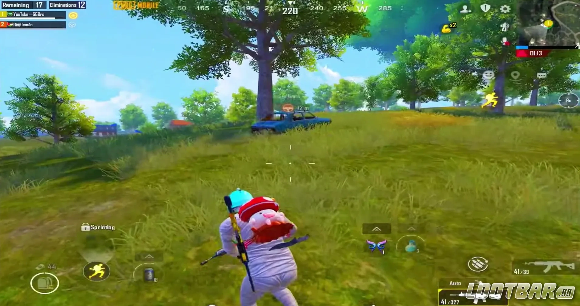 Игрок выходит из машины заранее и обходит врага в PUBG Mobile