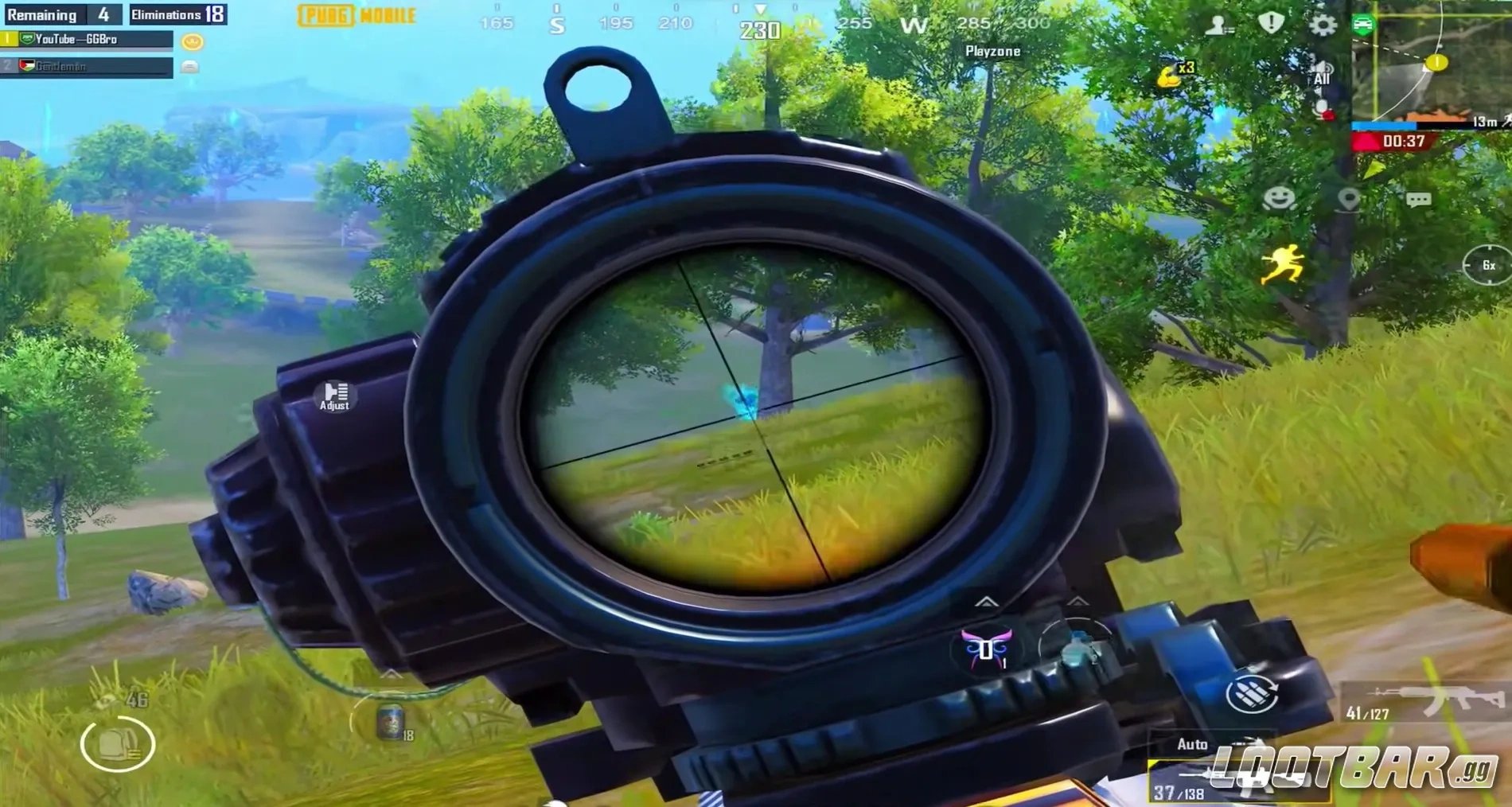 Фланг против врага за деревом в PUBG Mobile