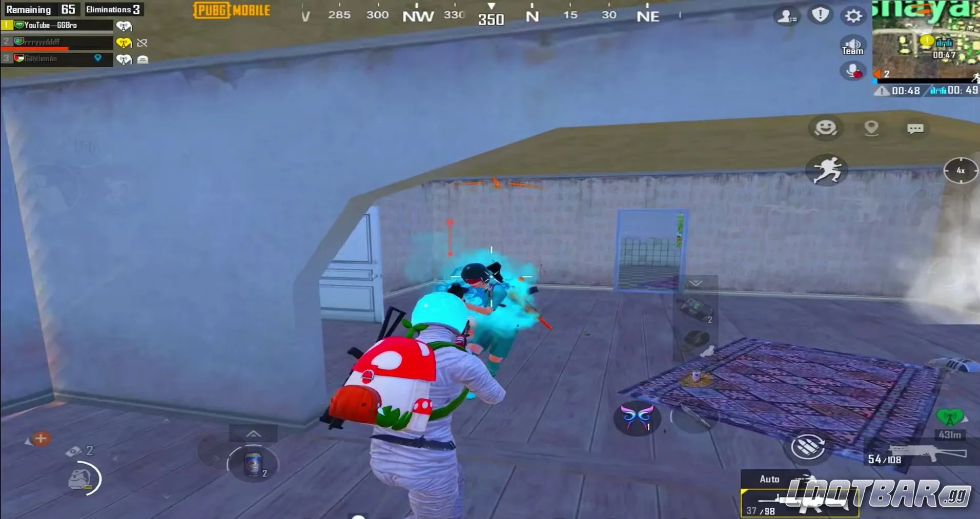 Ближняя дуэль в PUBG Mobile, где игрок стреляет первым, но проигрывает